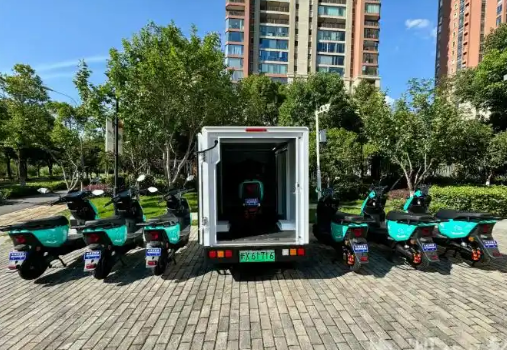 武汉首发AI配送车：外卖行业进入"智驾时代"