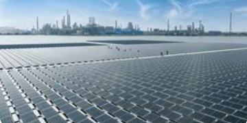 我国首个全海水环境漂浮式光伏项目在青岛投用：开启海洋新能源新纪元